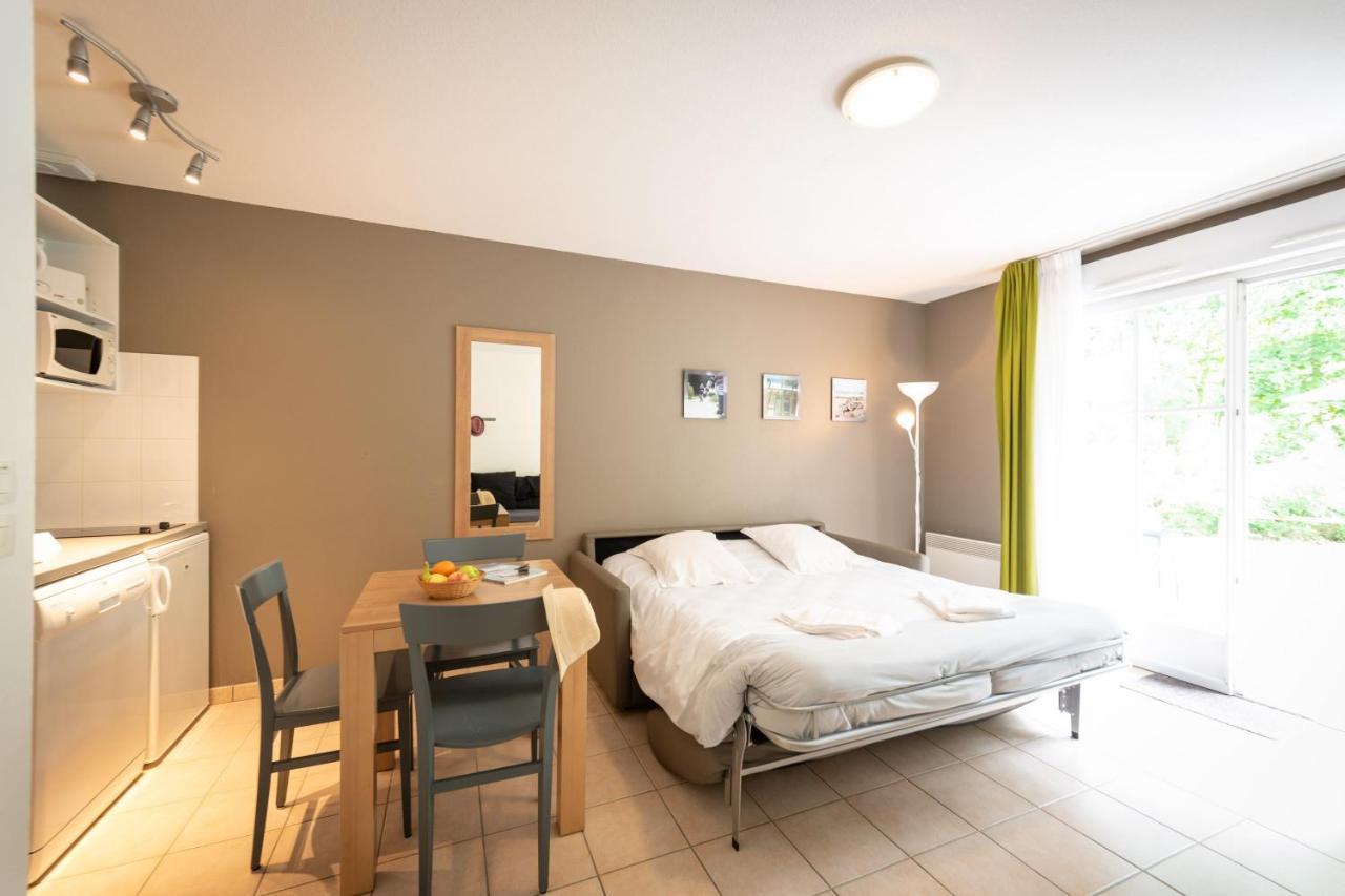 Terres De France - Le Domaine Du Golf Hotell Saumur Exteriör bild